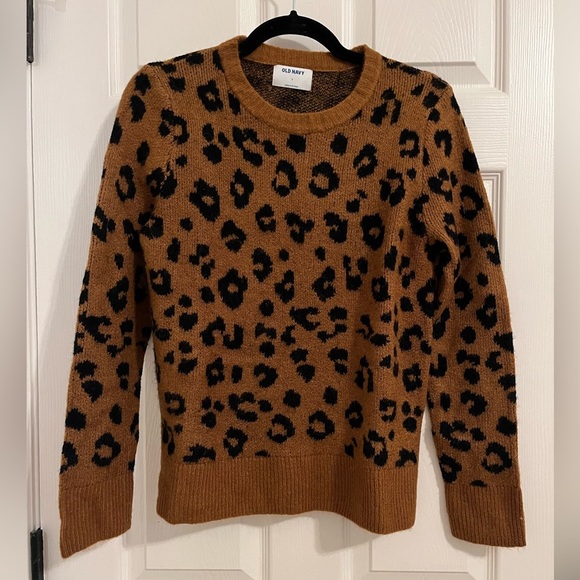 Old Navy Sweaters - Old Navy Camel Leopard Print Crew Neck sweater Size Small